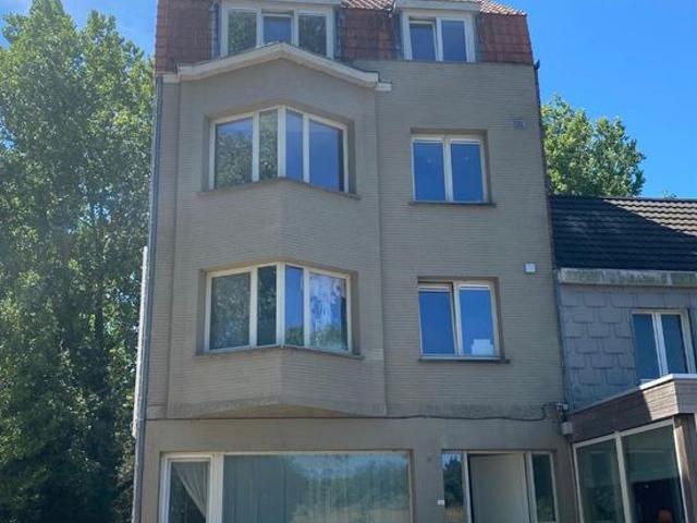 Te renoveren gebouw te koop bestaande uit 5 appartementen