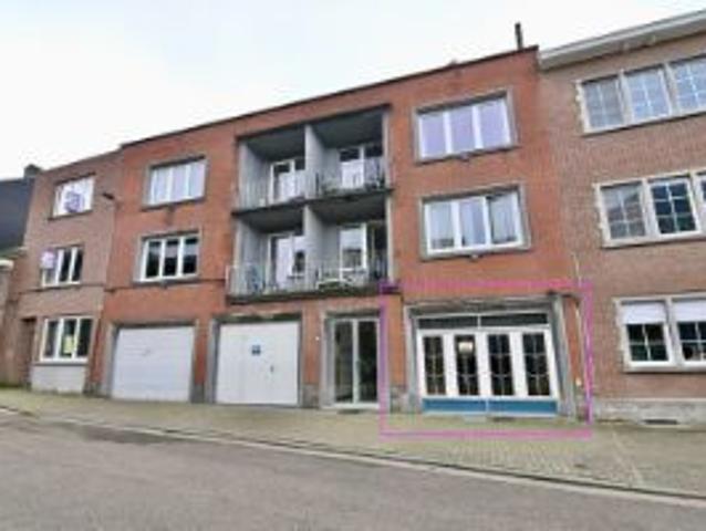 Te renoveren gelijkvloers appartement met 2 slaapkamers e.