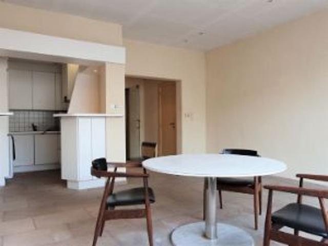 Te renoveren gelijkvloers appartement op de Zeedijk van O.