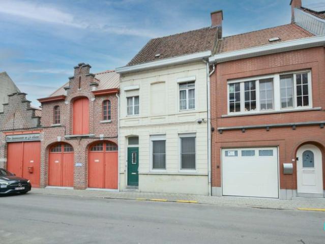 Te renoveren ééngezinswoning in centrum Izegem