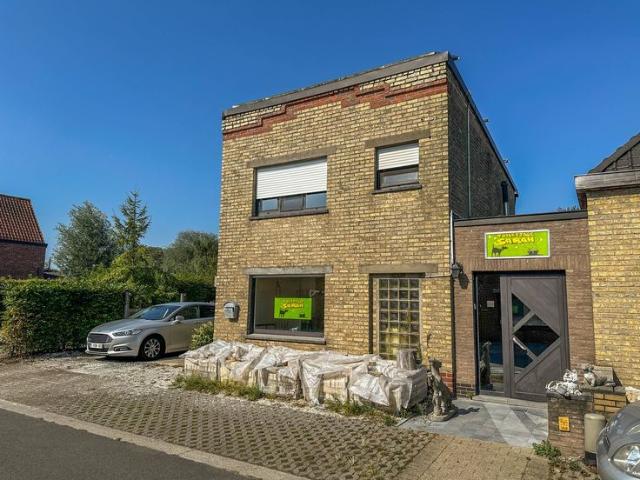 Te renoveren koppelwoning met grote loods +/ 200m²