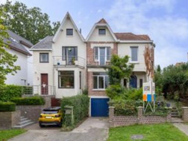 Te renoveren karaktervolle woning in centrum Dilbeek