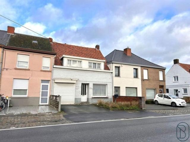 TE RENOVEREN karaktervolle gezinswoning met 3 SLK