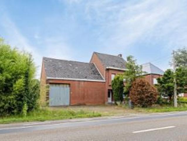 Te renoveren, karakteristieke hoeve / projectgrond op een.