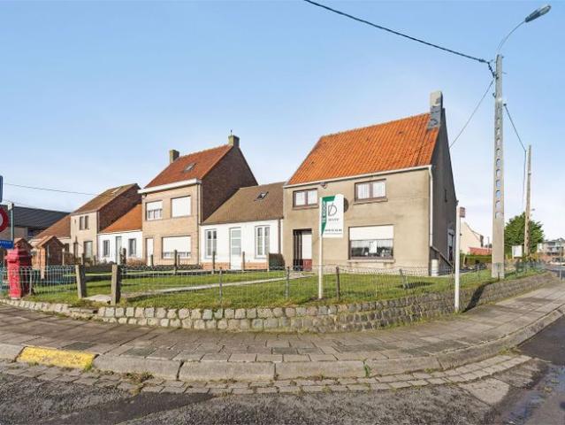 Te renoveren hoekwoning