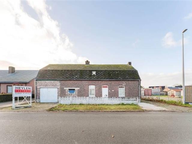 Te renoveren hoeve met 3 slaapkamers op circa 7a
