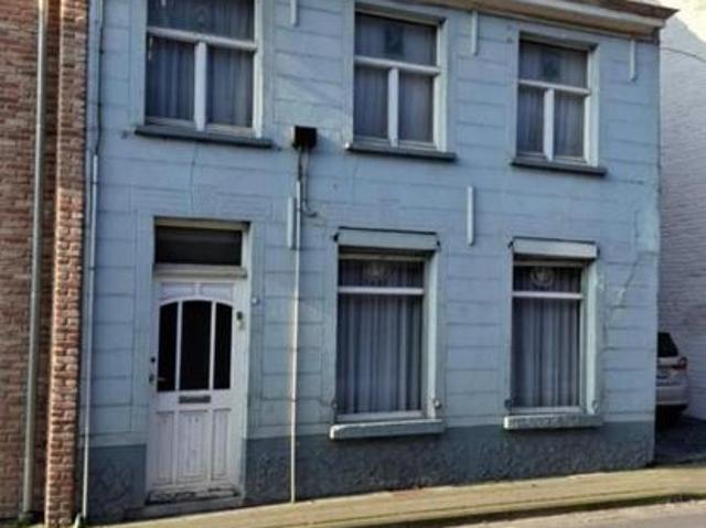Te renoveren halfopen woning