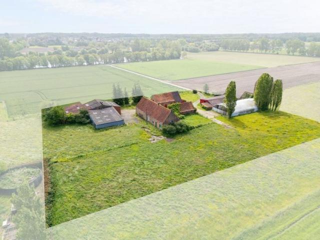 Te renoveren / herbouwen hoeve met bijgebouwen