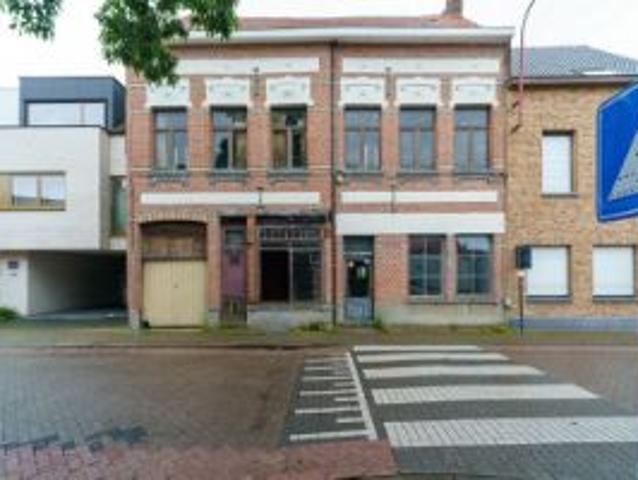 Te renoveren of projectgrond voor 2 rijwoningen met tuin