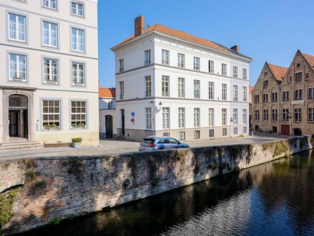 Te renoveren opbrengsteigendom te koop in Brugge centrum