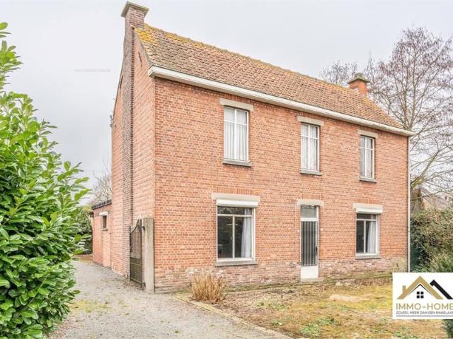 Te renoveren open bebouwing met veel potentieel!