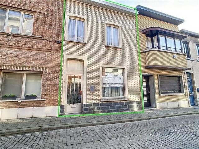 Te renoveren stadswoning, 2 slpks, inrichtb. zolder, tuin, 1