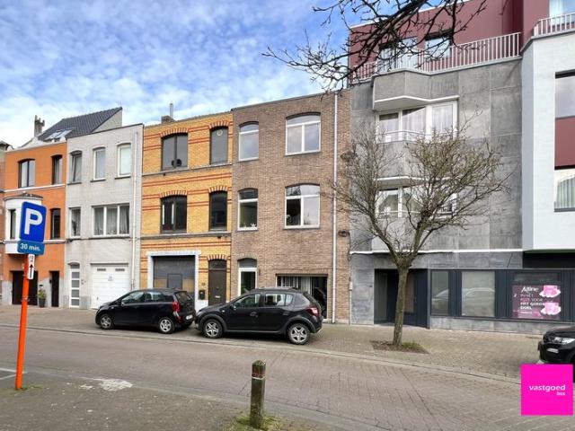 Te renoveren rijwoning met 4 slaapkamers, Oostende