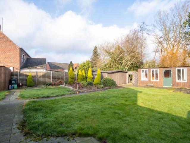 Te renoveren ruime gezinswoning met garage op 529 m²