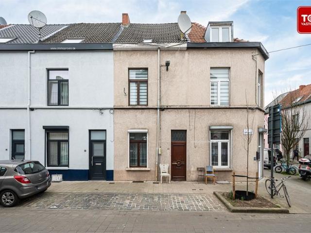 Te renoveren woning met 4 slaapkamers