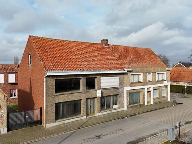Te renoveren woning met 5 slaapkamers en bijhorend stuk bo
