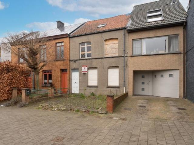 TE RENOVEREN WONING MET 1001 MOGELIJKHEDEN