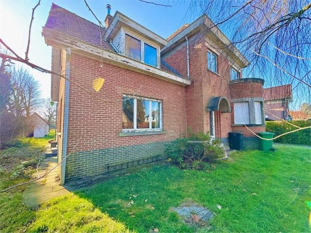 Te renoveren woning met 2 slaapkamers nabij de Leie in Drongen
