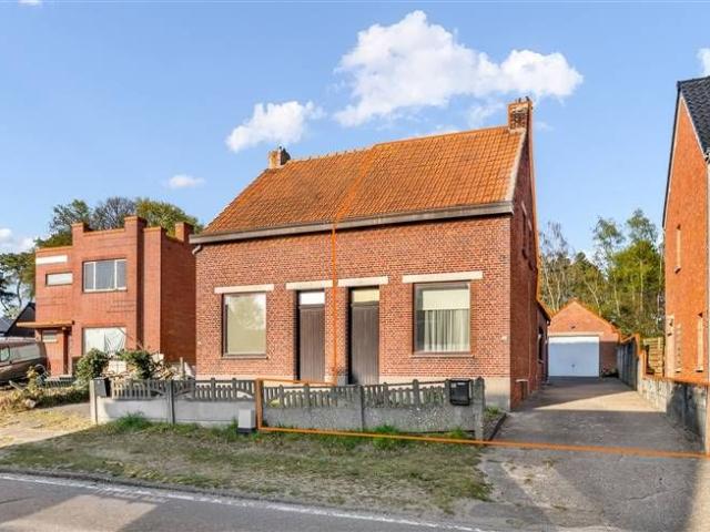 TE RENOVEREN WONING MET 2 SLAAPKAMERS OP EEN PERCEEL VAN 3A4