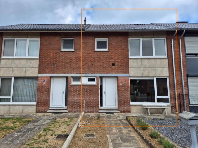 Te koop met BOD te renoveren woning met 3 slaapkamers in