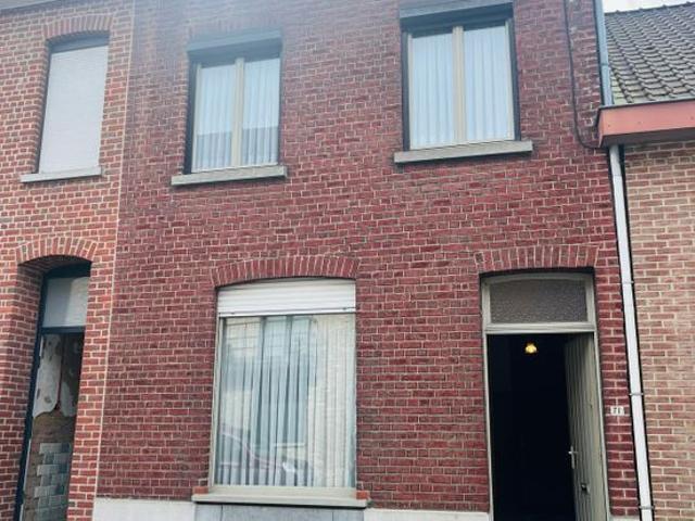 Te renoveren woning met tuin op ideale locatie