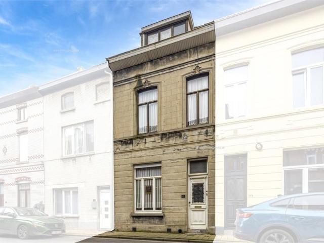 Te renoveren woning met tuin en 4 slaapkamers op toplocatie!