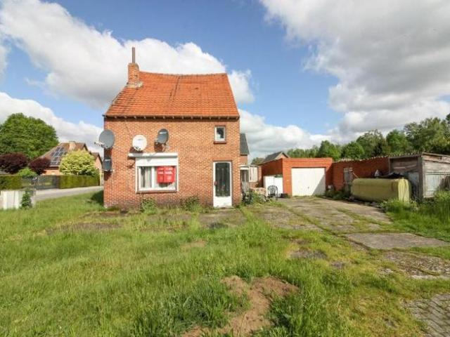 TE RENOVEREN WONING MET TUIN