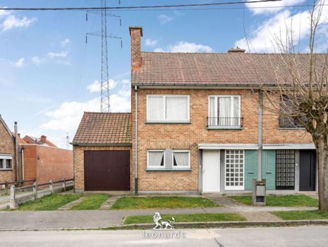 Te renoveren woning met uitweg te Bavikhove