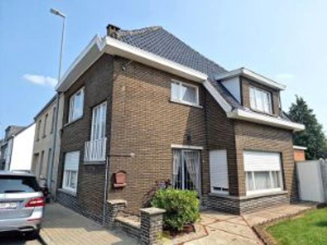 Te renoveren woning met uitbreidingsmogelijkheden en tuin!