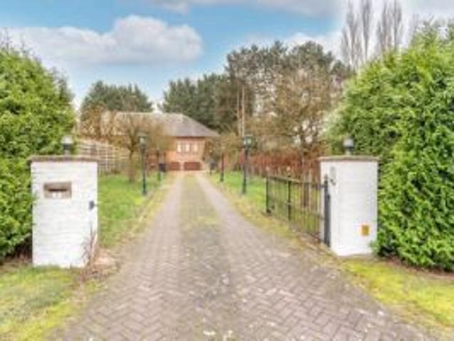 Te renoveren woning met veel potentieel