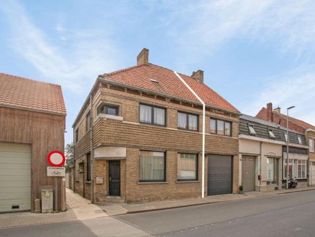 Te renoveren woning met zuidgerichte tuin