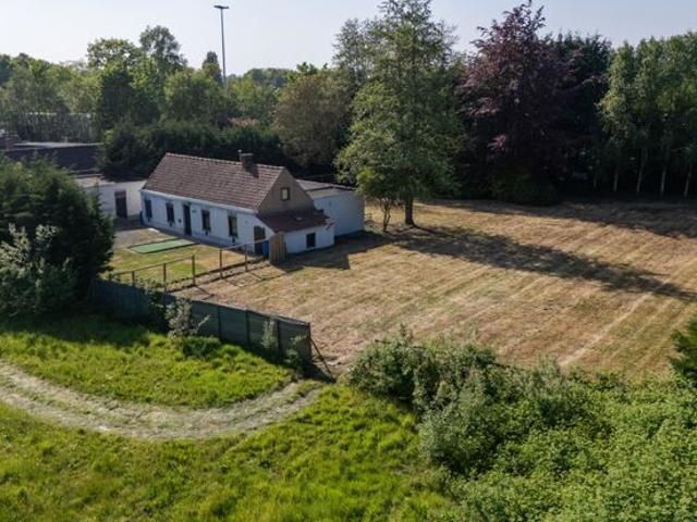 TE RENOVEREN WONING MET BIJGEBOUW OP 2613 M²