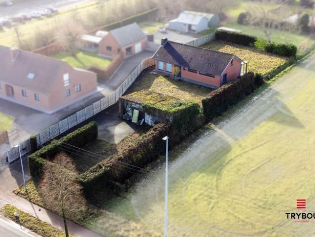Te renoveren woning met bijgebouw op ruime perceel van 1273