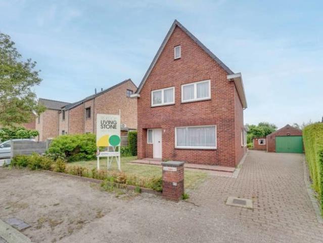 Te renoveren woning met grote tuin in centrum Lommel