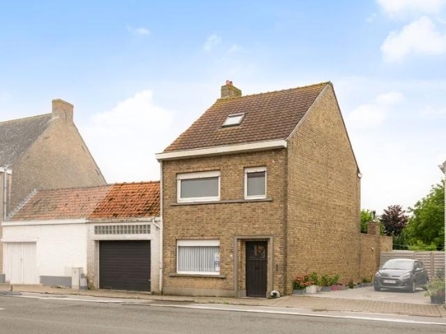 Te renoveren woning met grote tuin 2.255m²