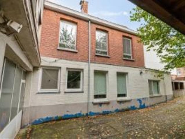 Te renoveren woning met ruim magazijn 424m² en perceelgron