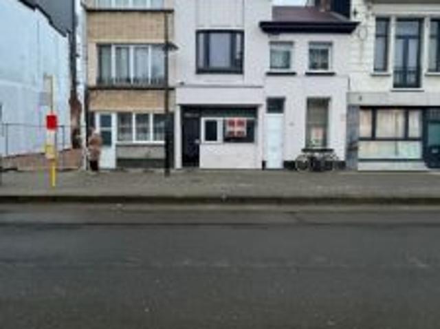 TE RENOVEREN WONING op centrale ligging te koop!