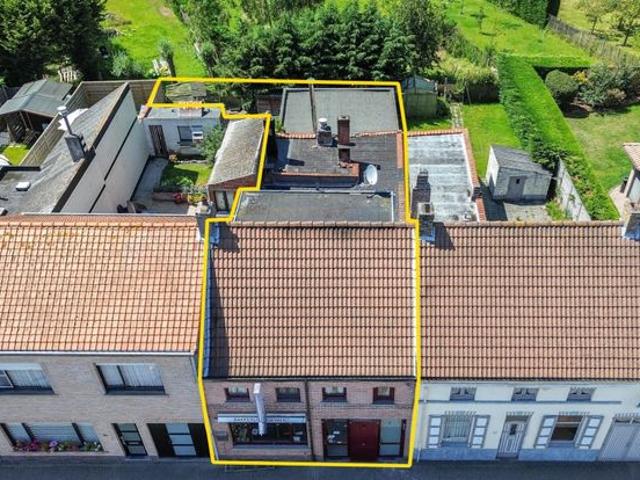 Te renoveren woning op Centrale Locatie met Diverse Mogelij