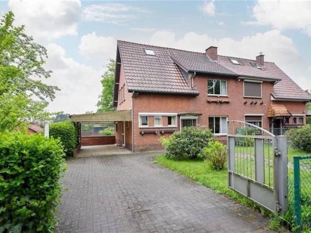 Te renoveren woning op een gunstig gelegen perceel van 11a50