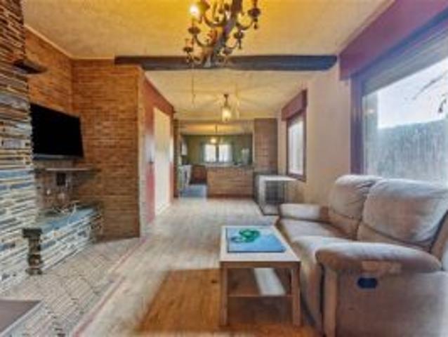 Te renoveren woning op een rustige locatie te Londerzeel!