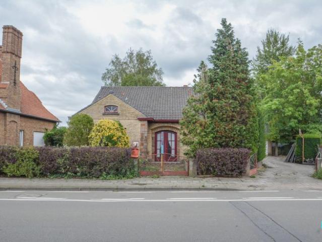 Te renoveren woning op perceel van 1500 m²