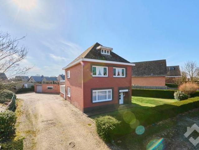Te renoveren woning op perceel van 855 m² nabij het centrum!