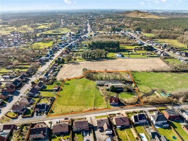 TE RENOVEREN WONING OP 1HA28A OP RUSTIGE MAAR CENTRALE LIGGI