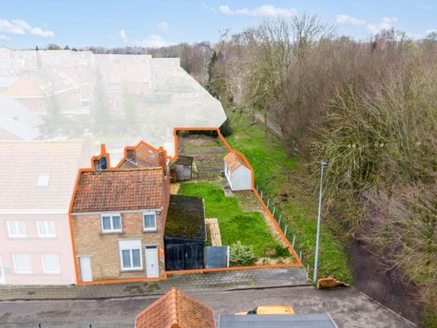 Te renoveren woning + bouwgrond