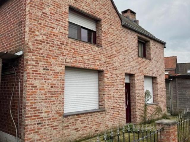 Te renoveren woning gelegen in het centrum van Houthulst