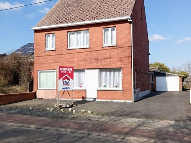 Te renoveren woning in Nieuwerkerken op 8are 88ca