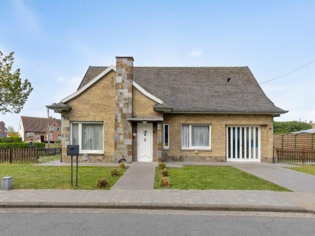 Te renoveren woning in de Tuinwijk in Diksmuide te koop