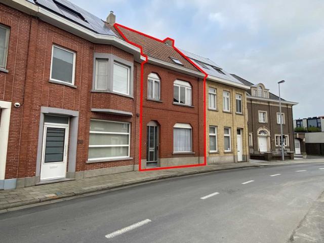 Te renoveren woning te koop in centrum Waregem