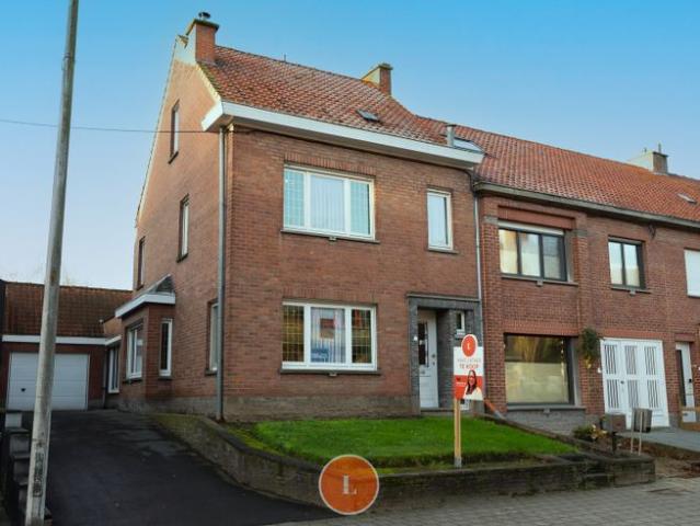 Te renoveren woning vol potentieel met 3 slaapkamers en g.