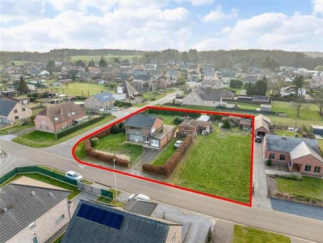 Te renoveren woning + 2 gronden